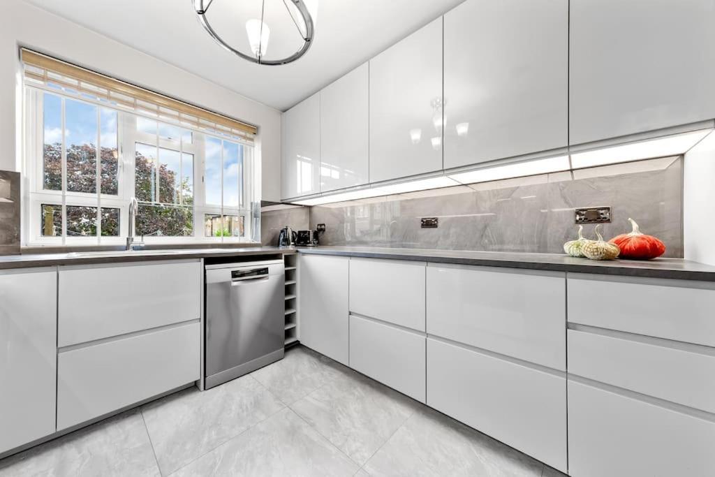Modern Spacious 1 Bedroom Flat In Hampstead * Londra