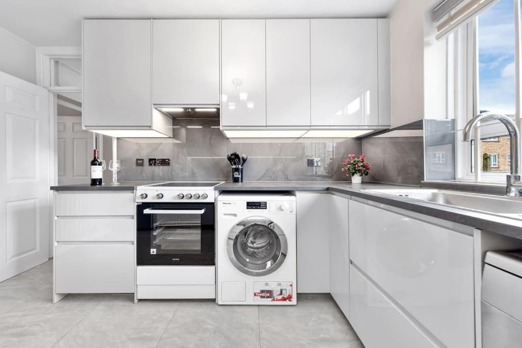 Modern Spacious 1 Bedroom Flat In Hampstead *